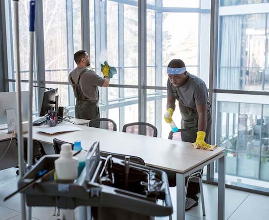 office deep cleaning done by employees